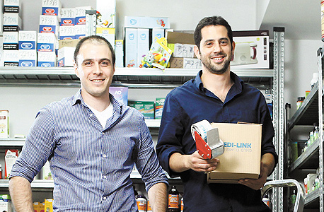 אייל חברוני (משמאל) ותמיר פורמן. תחום פעילות: אתר אינטרנטי למכירת מוצרי פארמה אייל חברוני (משמאל) ותמיר פורמן. תחום פעילות: אתר אינטרנטי למכירת מוצרי פארמה