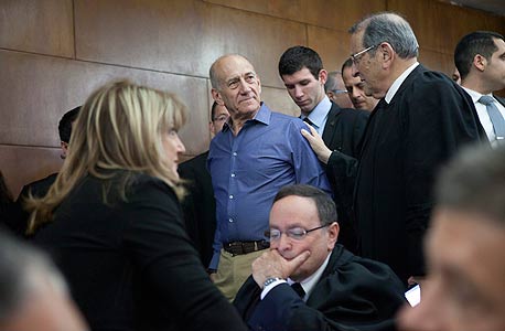 אהוד אולמרט אתמול בביהמ"ש אהוד אולמרט אתמול בביהמ"ש