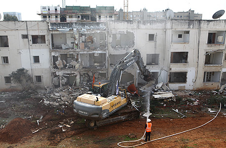 הריסת המתחם הראשון בפרויקט פינוי בינוי בנווה שרת. בתי המשפט מפגינים אפס סובלנות כלפי דיירים סרבנים הריסת המתחם הראשון בפרויקט פינוי בינוי בנווה שרת. בתי המשפט מפגינים אפס סובלנות כלפי דיירים סרבנים