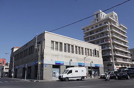 (ארכיון) הבניין בשדרות ירושלים 1. שימש בעבר כסניף בנק לאומי, צילום: אוראל כהן