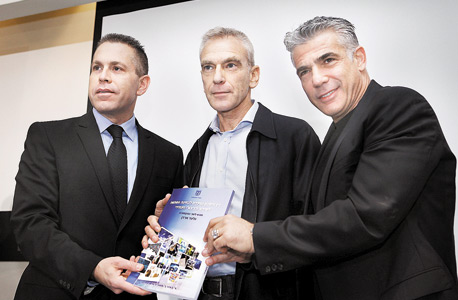 לנדס: "רשות השידור קיבלה 13 כרטיסים צהובים. אנחנו הוצאנו לה כרטיס אדום"