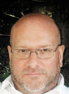 פיליפ ארקנס: "קיבלנו מעו"ד מירון את הרושם שאם נשתף פעולה נוכל להביא לכך שהקורבנות של צוף ומימון יקבלו את כספם בחזרה, ושגם אנו נרוויח. לכן חתמנו על שיתוף פעולה. אבל מירון השתמש בנו. לכן אני לא בוטח בו" פיליפ ארקנס: "קיבלנו מעו"ד מירון את הרושם שאם נשתף פעולה נוכל להביא לכך שהקורבנות של צוף ומימון יקבלו את כספם בחזרה, ושגם אנו נרוויח. לכן חתמנו על שיתוף פעולה. אבל מירון השתמש בנו. לכן אני לא בוטח בו"