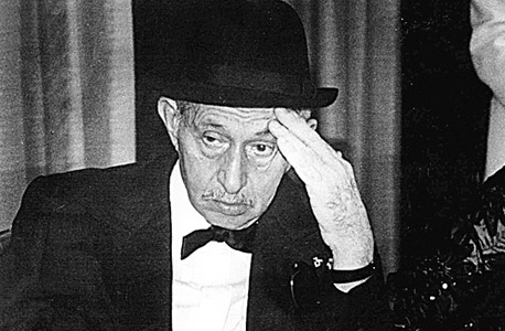 האב דוד צימנד. "אדם לא קל. מהאנשים שחזרו מהשואה קשים, אחרי שעברו את מה שעברו" האב דוד צימנד. "אדם לא קל. מהאנשים שחזרו מהשואה קשים, אחרי שעברו את מה שעברו"