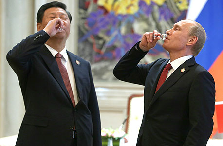 ולדימיר פוטין נשיא רוסיה ושי ג'ינפינג נשיא סין