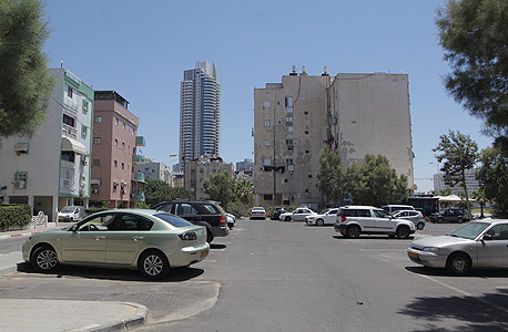 מגרש שהחברה מעמידה למכירה ברחוב בן־גוריון 125 בבת ים מגרש שהחברה מעמידה למכירה ברחוב בן־גוריון 125 בבת ים