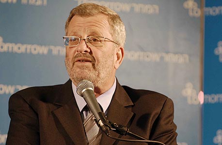 פרופ' יצחק פטרבורג. המגשר פרופ' יצחק פטרבורג. המגשר