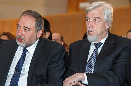 מנכ"ל סרן פרופ' רולף הוייר מארח את שר החוץ אביגדור ליברמן מנכ"ל סרן פרופ' רולף הוייר מארח את שר החוץ אביגדור ליברמן