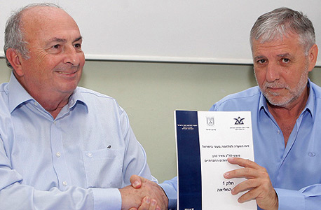 הוגש דו"ח הוועדה למלחמה בעוני; אלאלוף: "יצאנו היום למלחמה למען העניים"