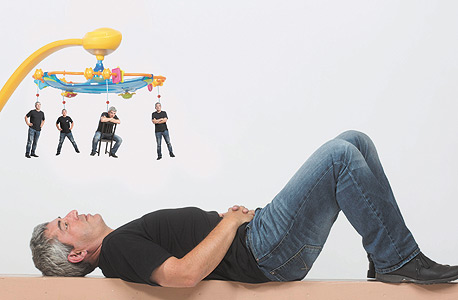 אורי גניזי. "אני שונא את המילה רציונליות. לאנשים יש כל מיני סיבות ובעיני העניין הוא להבין אותן" אורי גניזי. "אני שונא את המילה רציונליות. לאנשים יש כל מיני סיבות ובעיני העניין הוא להבין אותן"