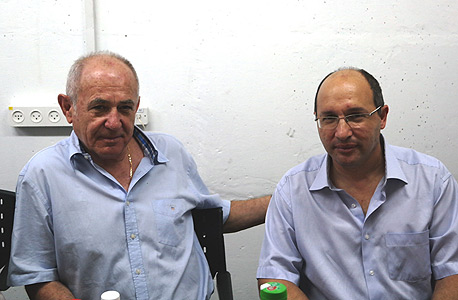 אבי ניסנקורן (מימין) יו"ר ההסתדרות וצביקה אורן נשיא התאחדות התעשיינים אבי ניסנקורן (מימין) יו"ר ההסתדרות וצביקה אורן נשיא התאחדות התעשיינים
