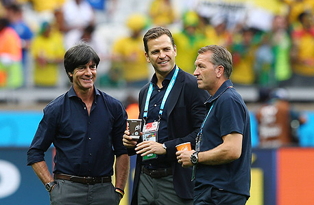אנדראס קפקה (מאמן השוערים של גרמניה), אוליבר בירהוף (מנהל הנבחרת הגרמנית) והמאמן יואכים לב. ניסיון וגמישות, צילום: אימג