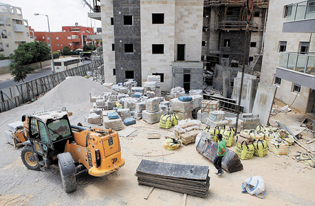 בנייה בבאר שבע (ארכיון). "במשרד הפנים חשבו שאם לא יאשרו לאנשים תוכניות במרכז הארץ, אנשים יעברו לנגב ולגליל" בנייה בבאר שבע (ארכיון). "במשרד הפנים חשבו שאם לא יאשרו לאנשים תוכניות במרכז הארץ, אנשים יעברו לנגב ולגליל"