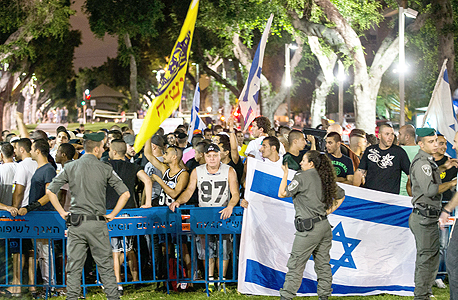 הפגנת ימין בכיכר הבימה בתל אביב לפני שבועיים הפגנת ימין בכיכר הבימה בתל אביב לפני שבועיים