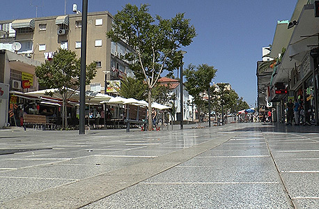 איך משפיע מבצע "צוק איתן" על חיי המסחר בראשל"צ? איך משפיע מבצע "צוק איתן" על חיי המסחר בראשל"צ?