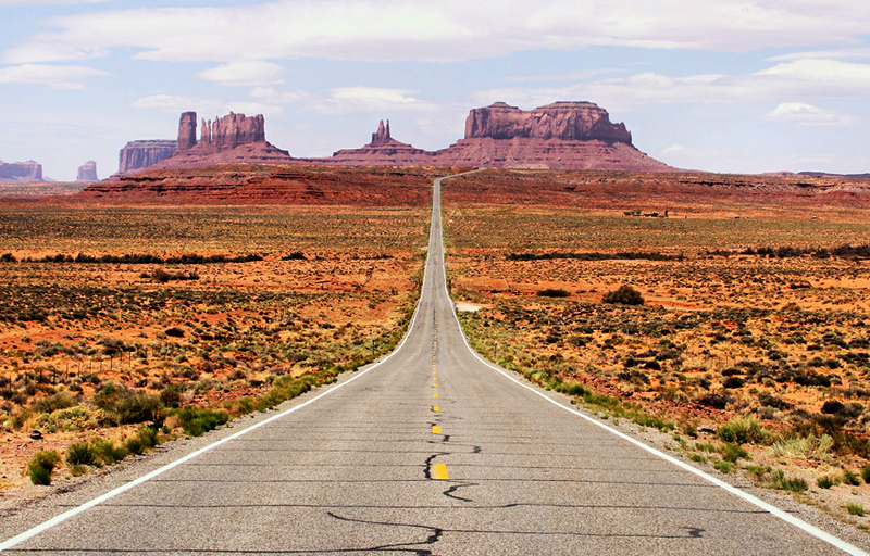 מוניומנט ואלי, אריזונה. כביש אינסופי, צילום: Flickr/Airwolfhound