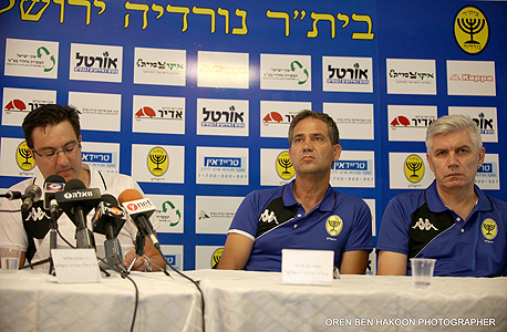 מסיבת העיתונאים של נורדיה. מימין: טרטיאק, משה בן ארוש וד"ר איציק אלפסי מסיבת העיתונאים של נורדיה. מימין: טרטיאק, משה בן ארוש וד"ר איציק אלפסי