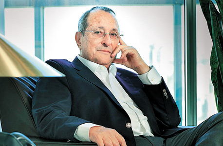 "אחד אוסף בולים, אחד מקלות ארטיקים, ואני אוסף הצגות"