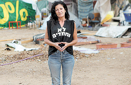 רחל לוי דוידה: "אנשים מסתכלים עלינו כאילו אנחנו גן חיות. אני לא מאשימה אותם. הם פוחדים שגם הם יגיעו לכאן, אז הם מעדיפים לא להתעסק בזה" רחל לוי דוידה: "אנשים מסתכלים עלינו כאילו אנחנו גן חיות. אני לא מאשימה אותם. הם פוחדים שגם הם יגיעו לכאן, אז הם מעדיפים לא להתעסק בזה"