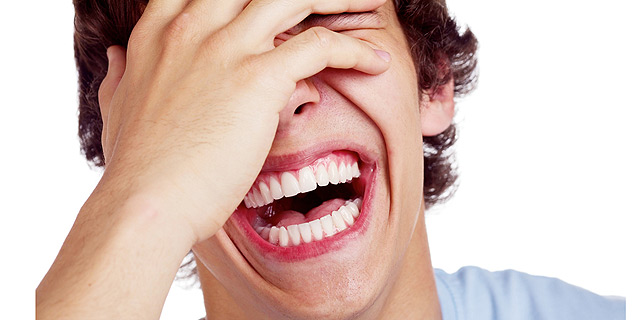 האם הומור מזיק בהחלטות חשובות?