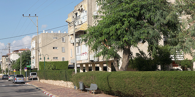בעלי דירות ביהוד: ראש העירייה מעכבת ללא סיבה חתימה על פרויקט פינוי־בינוי גדול