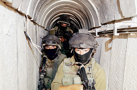 חיילי צה"ל במנהרות בעזה במהלך צוק איתן חיילי צה"ל במנהרות בעזה במהלך צוק איתן