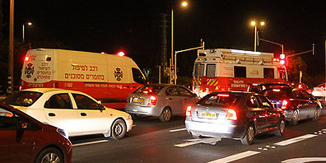 כבאי נהרג ו-16 נפגעו בדליפת גז אמוניה במפעל בעמק חפר