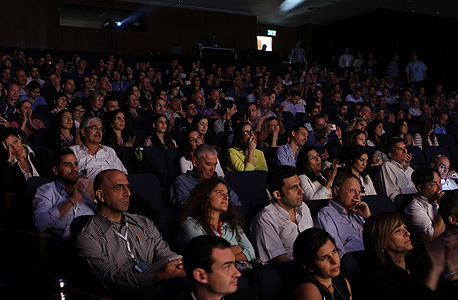 הקהל מאזין להרצאות , צילום: עמית שעל
