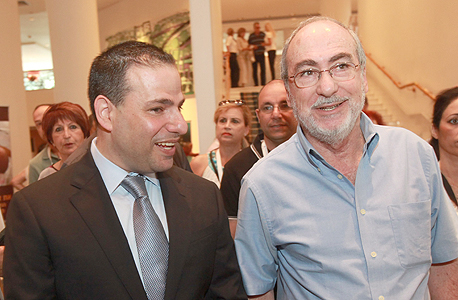 מימין: נשיא העליון גרוניס וראש הלשכה ברזילי. שפיצר: "סגנון הדיבור של ברזילי כלפי גרוניס בלתי אפשרי" מימין: נשיא העליון גרוניס וראש הלשכה ברזילי. שפיצר: "סגנון הדיבור של ברזילי כלפי גרוניס בלתי אפשרי"