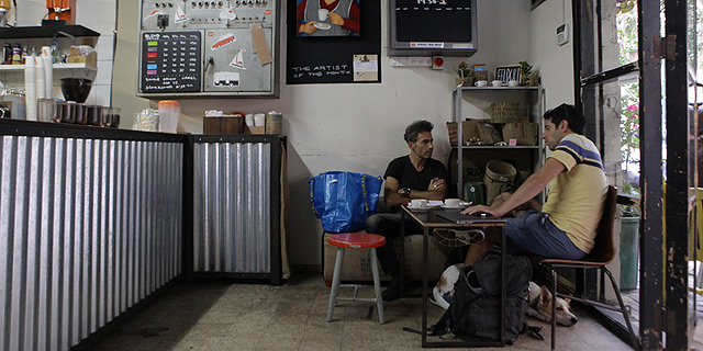 "אנשים פשוט נכנסו וביקשו קפה"