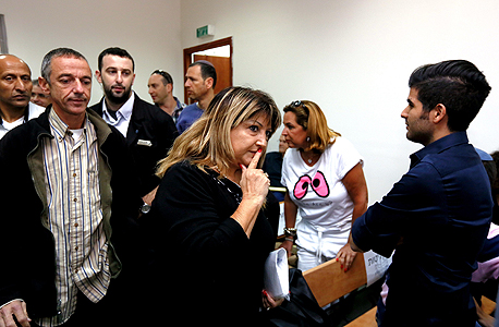 שולה זקן בבית המשפט (ארכין) שולה זקן בבית המשפט (ארכין)