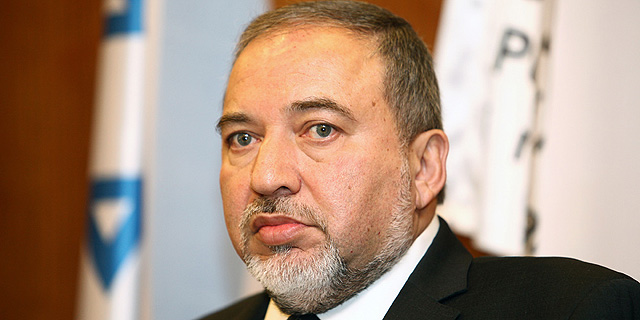 המשפר, המשפיע והמנצל