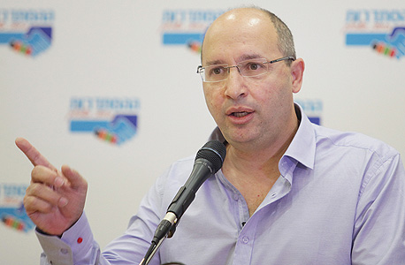 אבי ניסנקורן. "שכל שר יקום בבוקר יסתכל בראי וישאל את עצמו האם הוא מוכן שהבנים שלו יעבדו במשרה מלאה ויהיו עניים" אבי ניסנקורן. "שכל שר יקום בבוקר יסתכל בראי וישאל את עצמו האם הוא מוכן שהבנים שלו יעבדו במשרה מלאה ויהיו עניים"