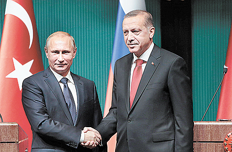 מימין נשיא טורקיה ארדואן ונשיא רוסיה פוטין שלשום באנקרה