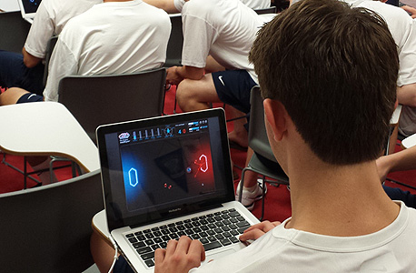 תוכנת IntelliGym בפעולה. "צריך לנוח כל חצי שעה כי זה קשה" תוכנת IntelliGym בפעולה. "צריך לנוח כל חצי שעה כי זה קשה"