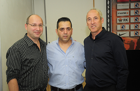 מימין: מוטי קרן, אייל אלי ואבי ניסנקורן מימין: מוטי קרן, אייל אלי ואבי ניסנקורן