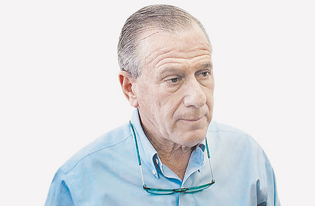 מנכ"ל שופרסל לשעבר אפי רוזנהויז. "אפשר לומר 'הורשע בטעות' על אדם שלא יכול להגן על עצמו, לא כשמדובר באדם עם יכולות" מנכ"ל שופרסל לשעבר אפי רוזנהויז. "אפשר לומר 'הורשע בטעות' על אדם שלא יכול להגן על עצמו, לא כשמדובר באדם עם יכולות"