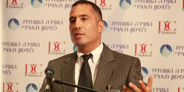 בעל מניות מקשה על ירון ייני ברכישת השליטה בגרינסטון