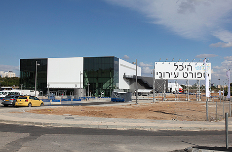 היכל הספורט בדרייב אין. כמה שווה החשיפה? היכל הספורט בדרייב אין. כמה שווה החשיפה?