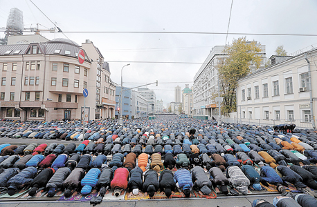 תפילת עיד אל־אדחא במסגד הגדול של מוסקבה