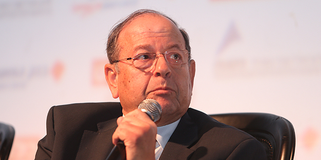 יו"ר פסגות לשעבר אהוד שפירא נכנס לקנאביס