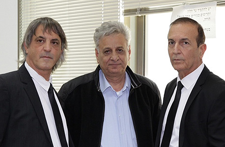 מימין: עו"ד אלי כהן, רמי כהן ועו"ד אבי חימי מימין: עו"ד אלי כהן, רמי כהן ועו"ד אבי חימי