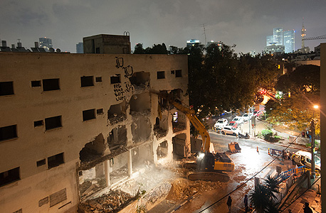 הריסת בניין הביטוח הלאומי הישן בת"א במסגרת תכנית תמ"א 38 מסוג 2 הריסת בניין הביטוח הלאומי הישן בת"א במסגרת תכנית תמ"א 38 מסוג 2