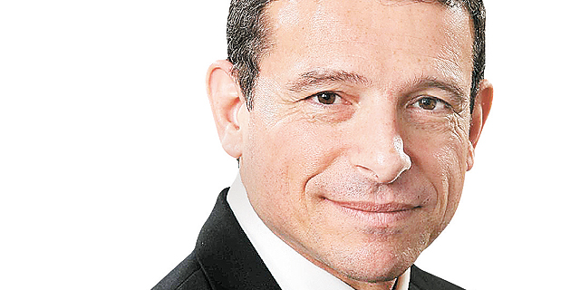 אג'יו: שחור בעיניים