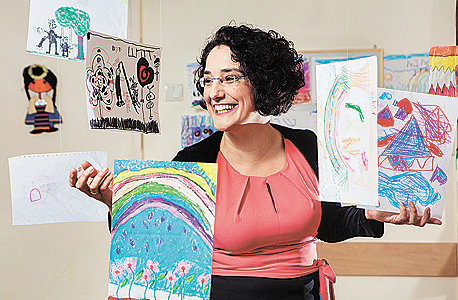 מיכל וימר, מפענחת ציורים: "ציור זה כמו מפת אוצר של הילד. הוא יכול לתת להורים מידע ולעזור להם להיות הורים טובים יותר" מיכל וימר, מפענחת ציורים: "ציור זה כמו מפת אוצר של הילד. הוא יכול לתת להורים מידע ולעזור להם להיות הורים טובים יותר"