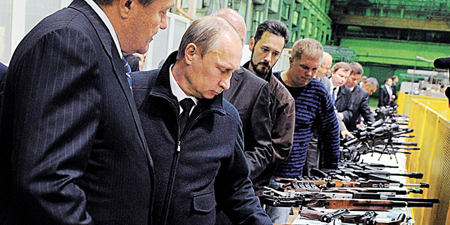 פוטין: עמותות בשליטת ממשלות זרות מנסות להפיל אותי