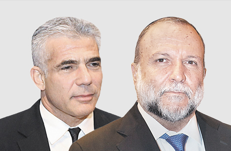 יצחק כהן (מימין) ויאיר לפיד יצחק כהן (מימין) ויאיר לפיד