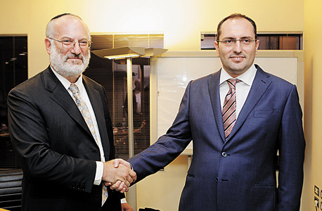 מימין: מוטי בן משה ואדוארדו אלשטיין מימין: מוטי בן משה ואדוארדו אלשטיין