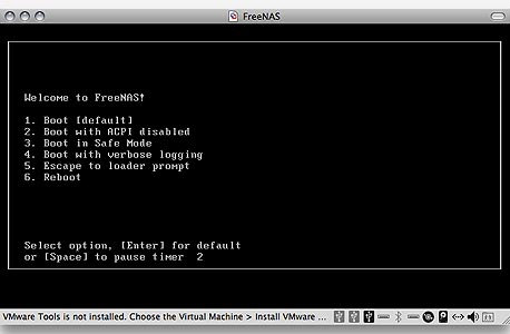 מסך האתחול של FreeNAS מסך האתחול של FreeNAS