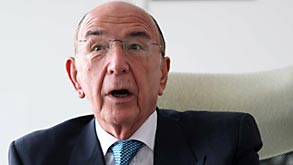 גלעדי. מעביר את הלפיד גלעדי. מעביר את הלפיד