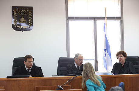 השופטים מימין: רבקה פרידמן פלדמן, יעקב צבן ומשה סובל השופטים מימין: רבקה פרידמן פלדמן, יעקב צבן ומשה סובל